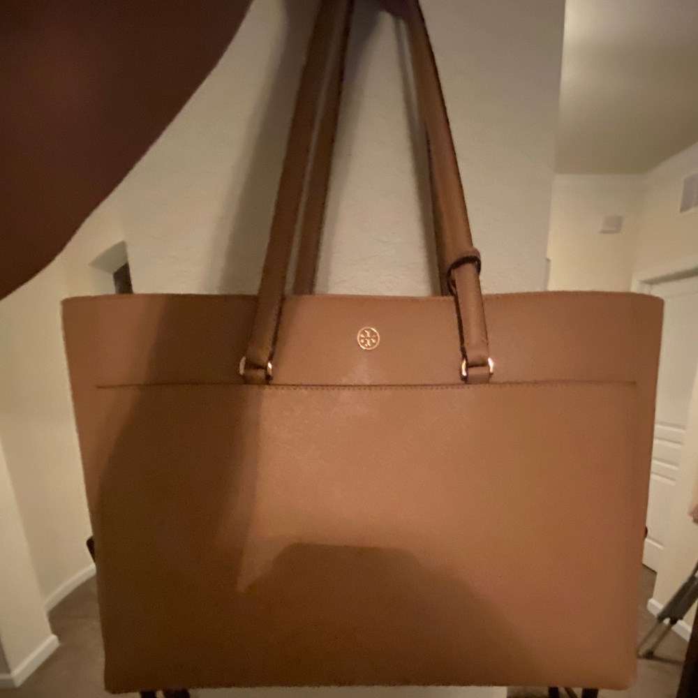 Emerson large tote from the boutique🤎